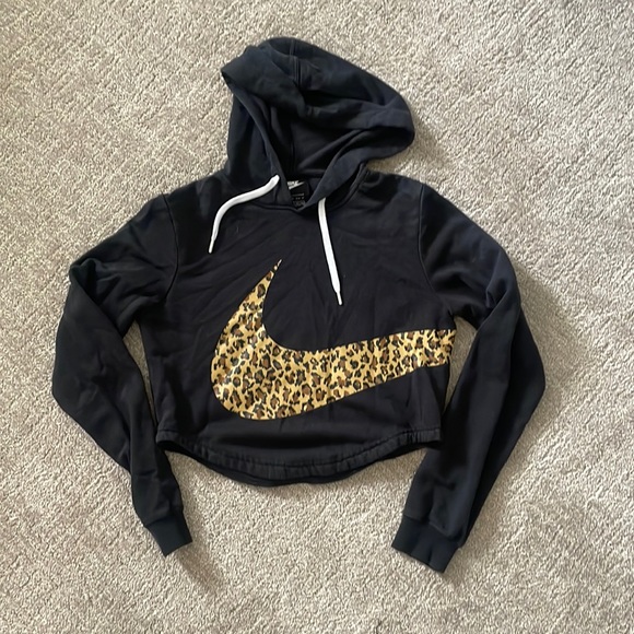 Black cropped Nike hoodie with leopard print swoop - Picture 1 of 4